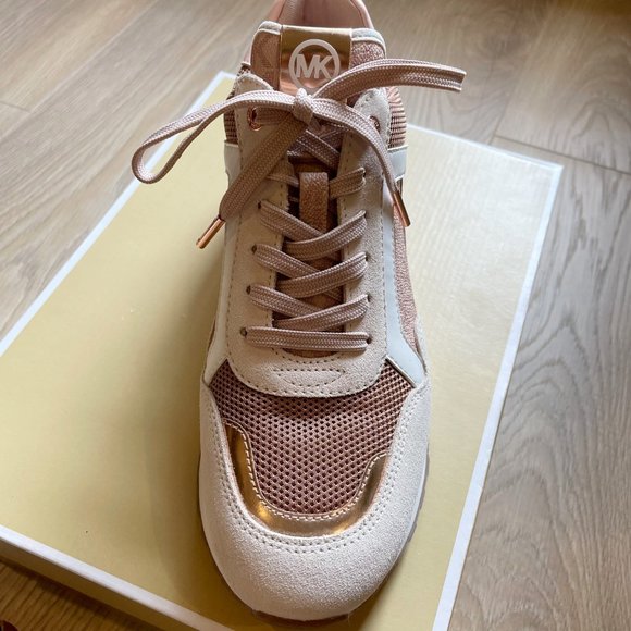 NWT Michael Kors Wilma Suede and Logo Trainer Soft Pink - Picture 3 of 13
